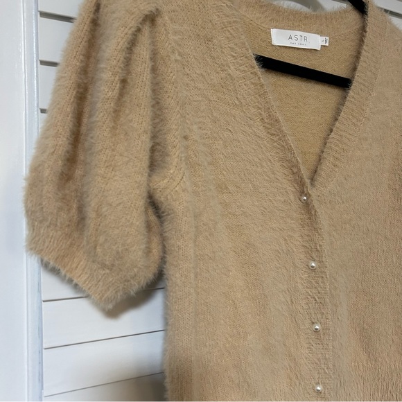 ASTR Ulta-Fuzzy Pearl Button Blouse - Picture 3 of 7